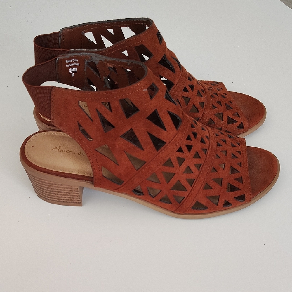 American Eagle Laser/Die Cut Brown Raquel Block Heel Open Toe Sandal Womens 9